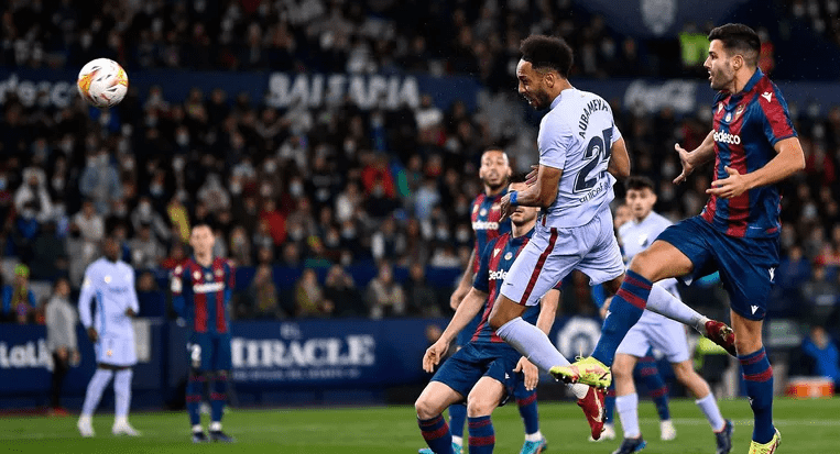 برشلونة يفوز بهدف قاتل