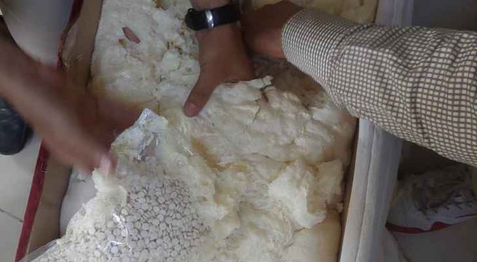 شاهد كيف احبط رجال الجمارك محاولة تهريب مليون ونصف حبة كبتاجون؟