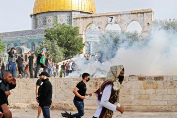 مظاهرة داخل "الأقصى" احتجاجا على العدوان عليه والمصلين فيه