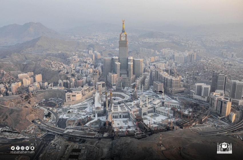 السعودية .. السماح للمرأة بأداء العمرة دون محرم أو عصبة النساء