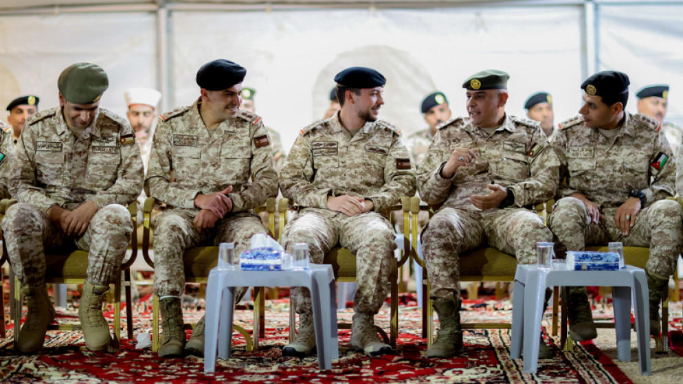 ولي العهد يشارك عددا من القادة المتقاعدين مأدبة الإفطار
