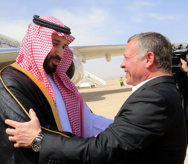 ولي العهد السعودي يطمئن هاتفياً على الملك راجياً له دوام العافية