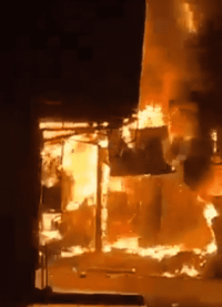 بالفيديو .. حريق كبير في منطقة سحاب بالعاصمة عمان   
