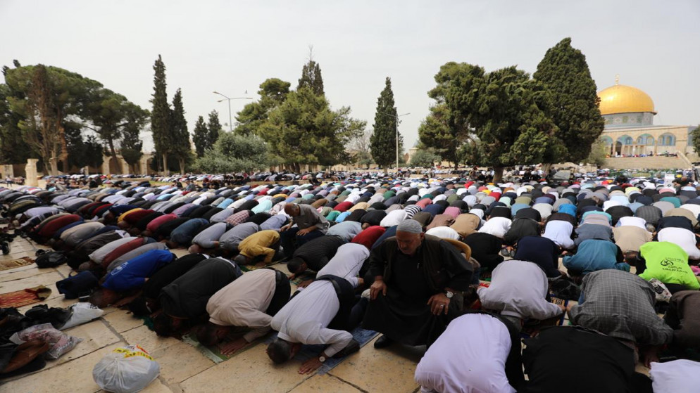150 ألفا يؤدون صلاة الجمعة الثالثة من رمضان في المسجد الأقصى