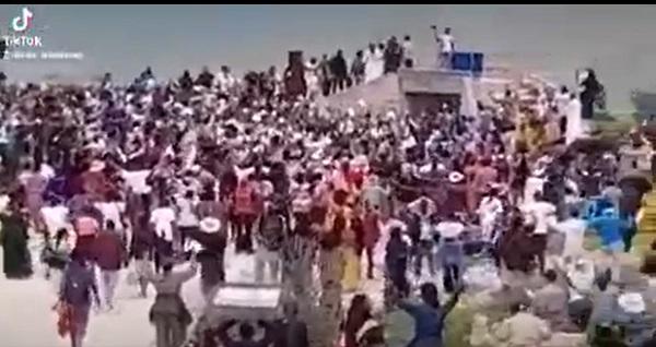 نيجيريون يثيرون الجدل بعد أدائهم الحج بأم قيس - فيديو