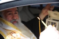النور المقدس يدخل الأردن