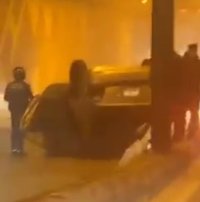 بالفيديو .. انقلاب مركبة بالقرب من شارع مكة