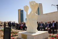 شاهد ازاحة الستار عن مجسم السوسنة على الدوار السادس