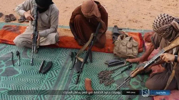 تنظيم داعش الإرهابي ينشر صورا جديدة لمقاتليه في جنوب ليبيا