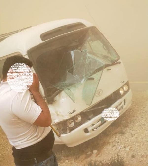 اصابات بتصادم حافلة ومركبة في الصحراوي
