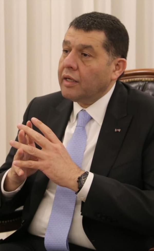 وزير العمل يهنئ بعيد العمال