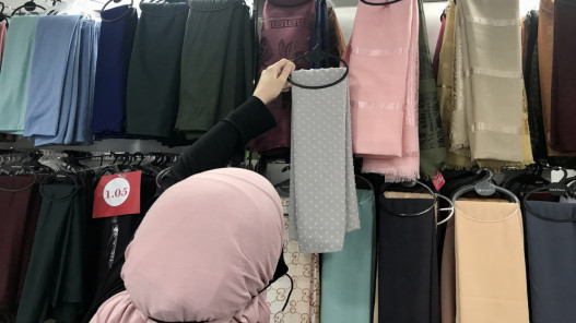 هل زاد الطلب على شراء الألبسة والأحذية مقارنة مع الموسمين الماضيين؟ القواسمي يجيب...