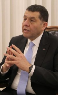 وزير العمل يهنئ بعيد العمال