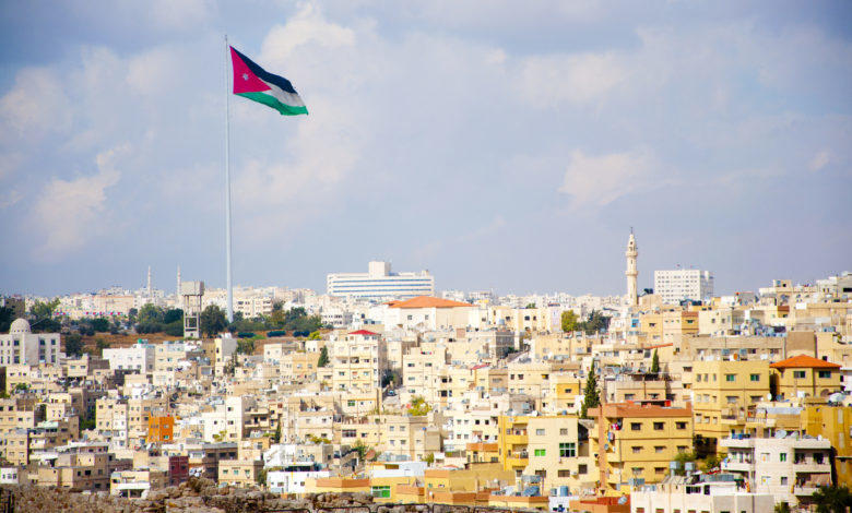 الأردنيون يعودون للدوام بعد 9 أيام عطلة