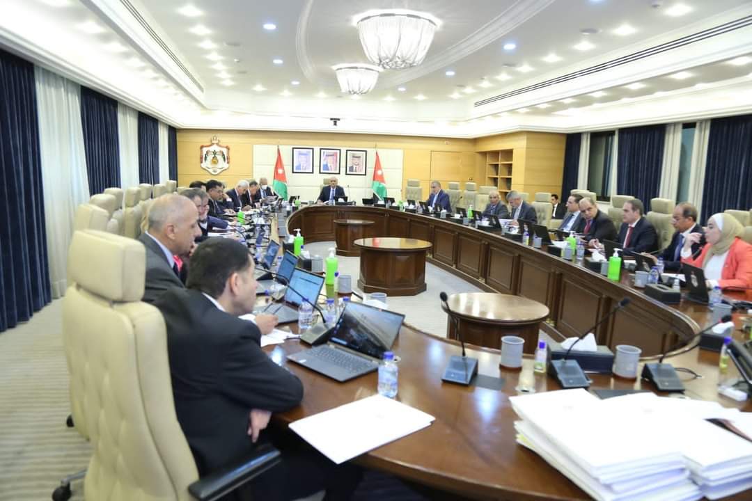 مجلس الوزراء يقر النظام الداخلي والمالي لمجالس المحافظات
