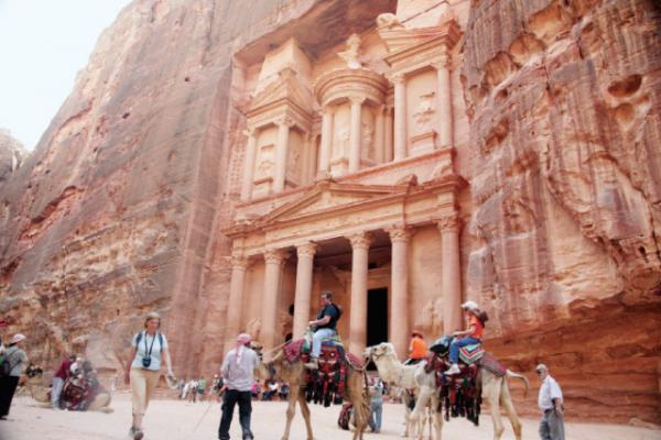 28 ألف سائح من مختلف الجنسيات دخلوا البترا خلال العيد