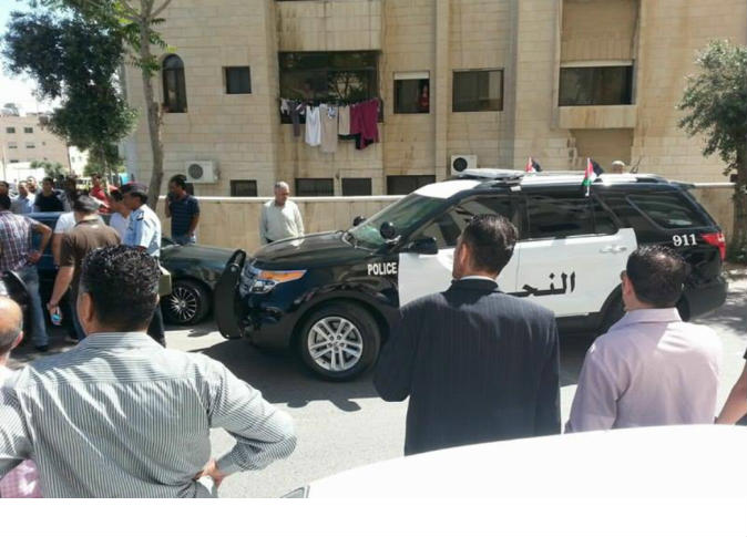 الأمن يثني شابا عن الانتحار في إربد