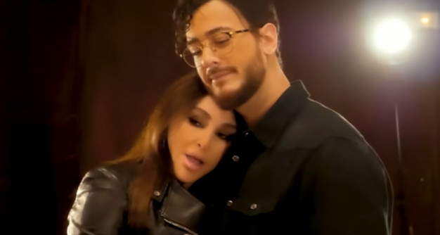 إليسا تحتفل بنجاح أغنيتها "من أول دقيقة"