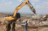 الاحتلال يجرف اراضي ويهدم مساكن ويعتقل عشرات الفلسطينيين