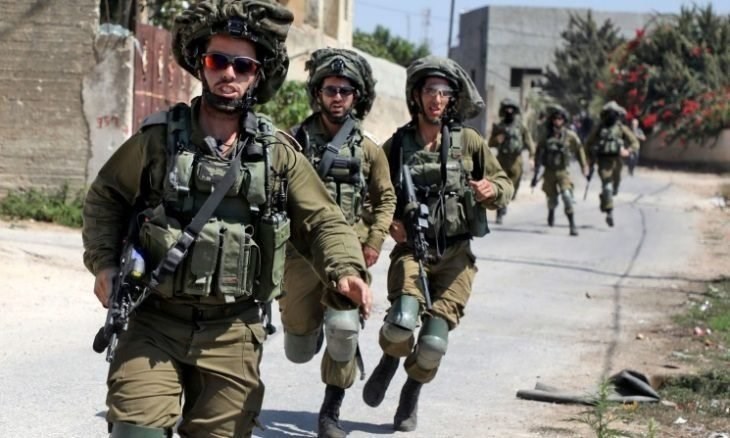 "جررنا مركباتنا تحت آلاف الرصاصات".. جندي صهيوني يروي كمين جنين
