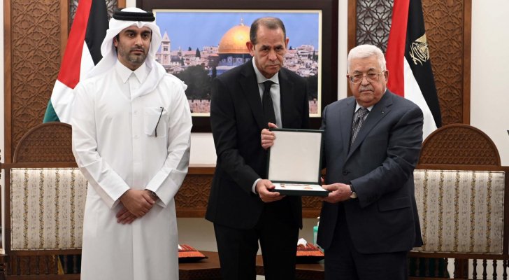 عباس يمنح الشهيدة شيرين أبو عاقلة نجمة القدس من وسام القدس - صور
