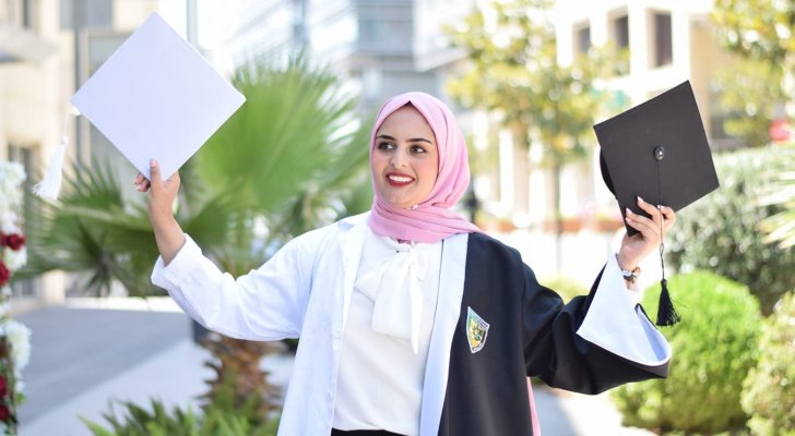 حزن يعم منصات التواصل لوفاة الشابة منال الأزايدة