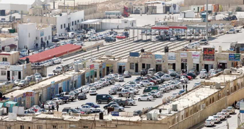 استكمال تجهيز قاعة انتظار العملاء في المنطقة الحرة الزرقاء