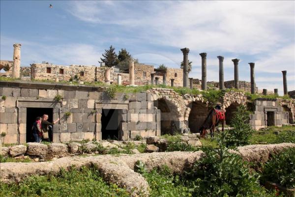 فريق آثار يبدأ أعمال التنقيبات في موقع أم قيس