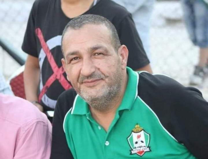 شاهد بالفيديو ما حدث في جنازة كبير مشجعي نادي الوحدات؟
