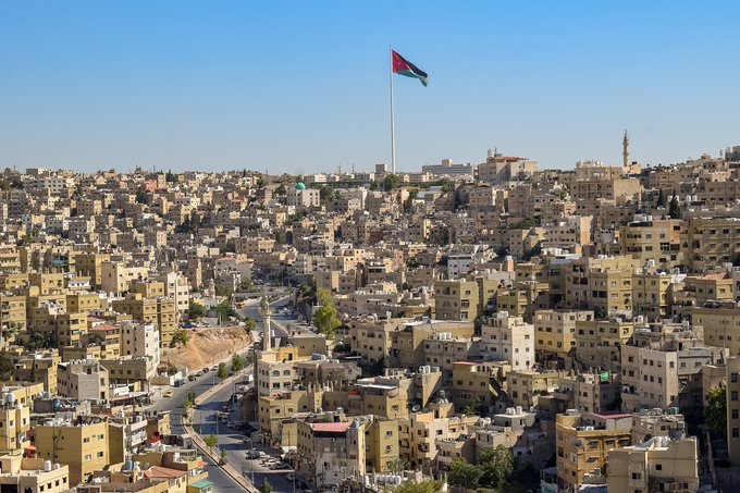 اقتصاديون: الشركات الكبرى رافد رئيس للخزينة العامة