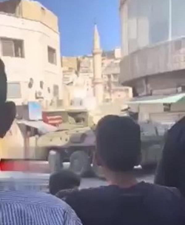 شاهد بالفيديو.. دبابات وجنود في وسط البلد بعمان .. ومصدر امني يكشف القصة لـ"مرايا نيوز"