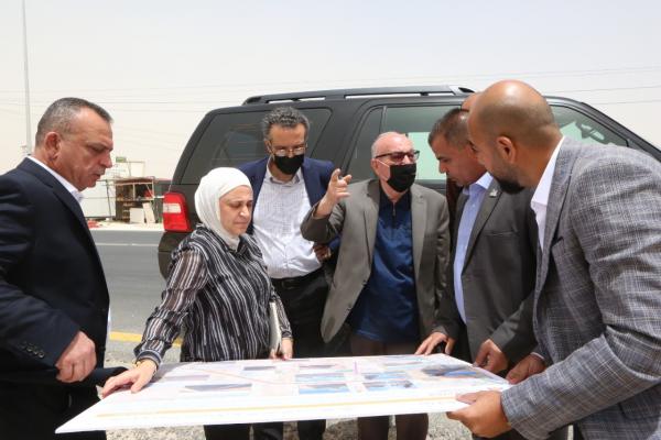 وزير الأشغال يؤكد ضرورة افتتاح طريق الشحن الجوي الأسبوع الحالي