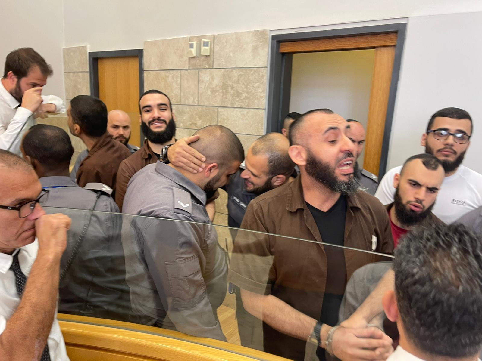 شيرين ابو عاقلة و جنين وشهداؤها حاضرون في كلمات الأسرى خلال جلسة النطق بالحكم بنفق الحرية