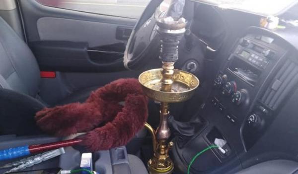 ضبط سائق يدخن الأرجيلة أثناء المسير على طريق إربد
