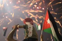 الامن العام يشارك باحتفالات عيد الاستقلال 76 (صور)