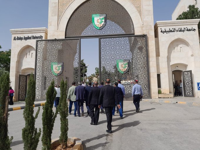البلقاء التطبيقية تعاود فتح بوابتها الرئيسية بعد إغلاقها لسنوات