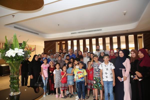 أمين عام السياحة يتفقد الجمعيات الخيرية المشاركة برحلات أردننا جنة