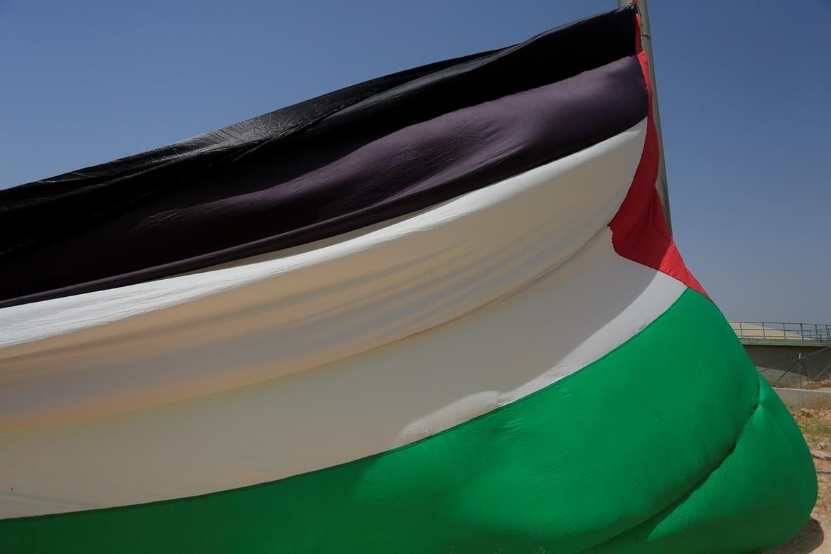 فلسطينيون ينظمون مسيرات أعلام في مختلف المدن .. واستنفار بــ كافة أنحاء القدس – فيديو وصور