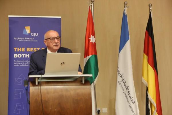 وزير الأشغال: نعمل على خطة لتطوير السلامة المرورية على الطرق