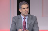 نائب لمدير الضمان: انت على راسك ريشة؟