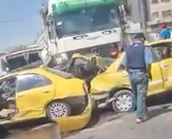 9  إصابات بحادث مروع في الزرقاء – فيديو + صزر
