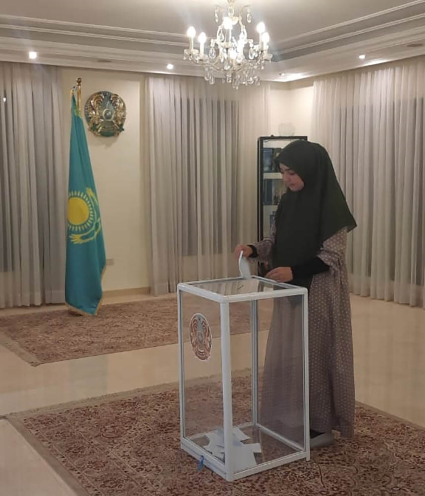 الجالية الكازاخية في الاردن تصوت على التعديلات الدستورية الكازاخستانية