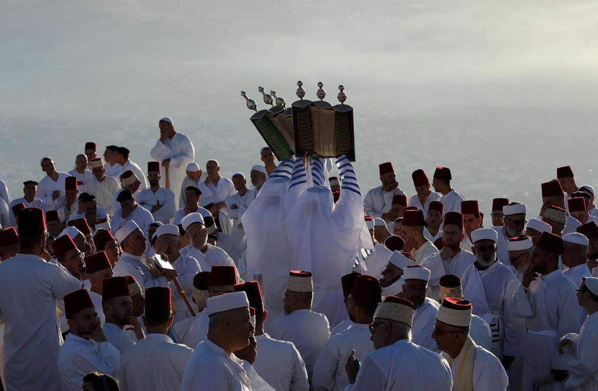 في عيد الحصاد.. السامريون يحجّون إلى جبل"جرزيم"