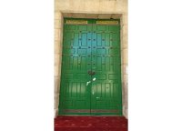 قوات الاحتلال تغلق المصلى القبلي بالسلاسل