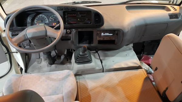 ضبط سائق مخمور يقود حافلة ركاب على طريق الزرقاء