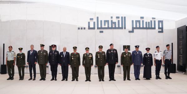 الملك ينعم بأوسمة ملكية على ضباط وضباط صف متميزين
