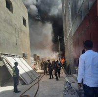 حريق بالقرب من مجمع عمان في إربد (فيديو)