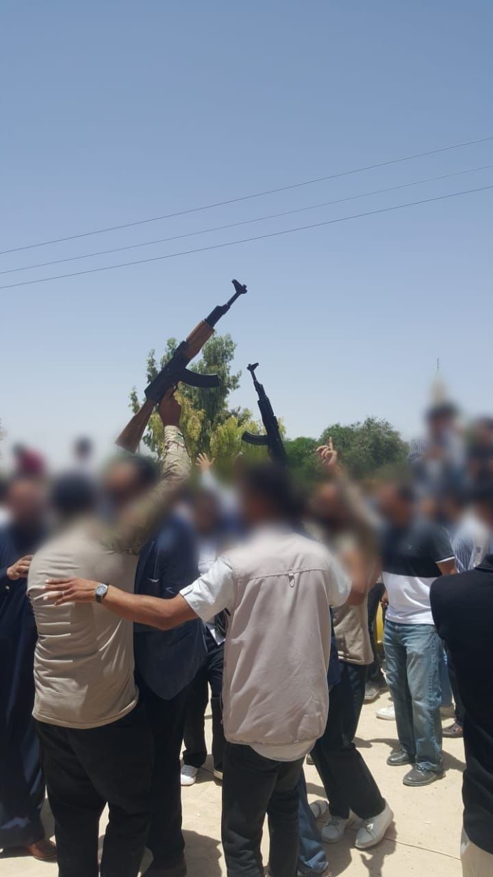 الأمن العام يوضح البنادق في فيديو الاحتفال بلاستيكية وجرى ضبطها .