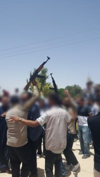 الأمن العام يوضح البنادق في فيديو الاحتفال بلاستيكية وجرى ضبطها .