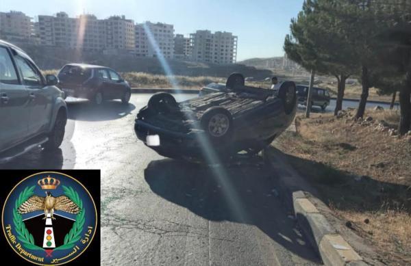 ازمة مرورية إثر إنقلاب مركبة عند نفق الملتقى